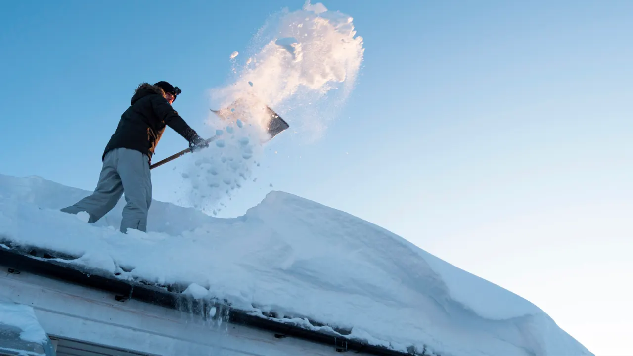 snow cleaning from the roof